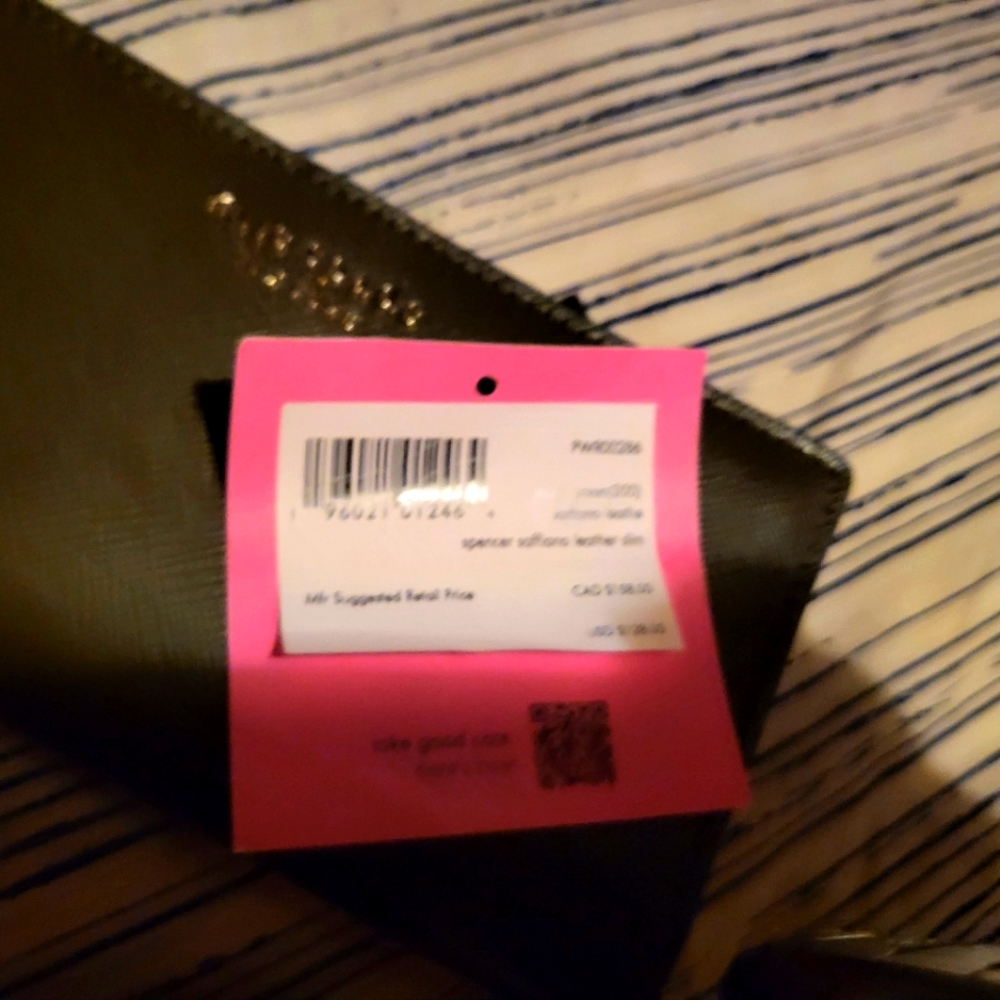 Slim Kate Spade wallet never been used brand new! Tags attached